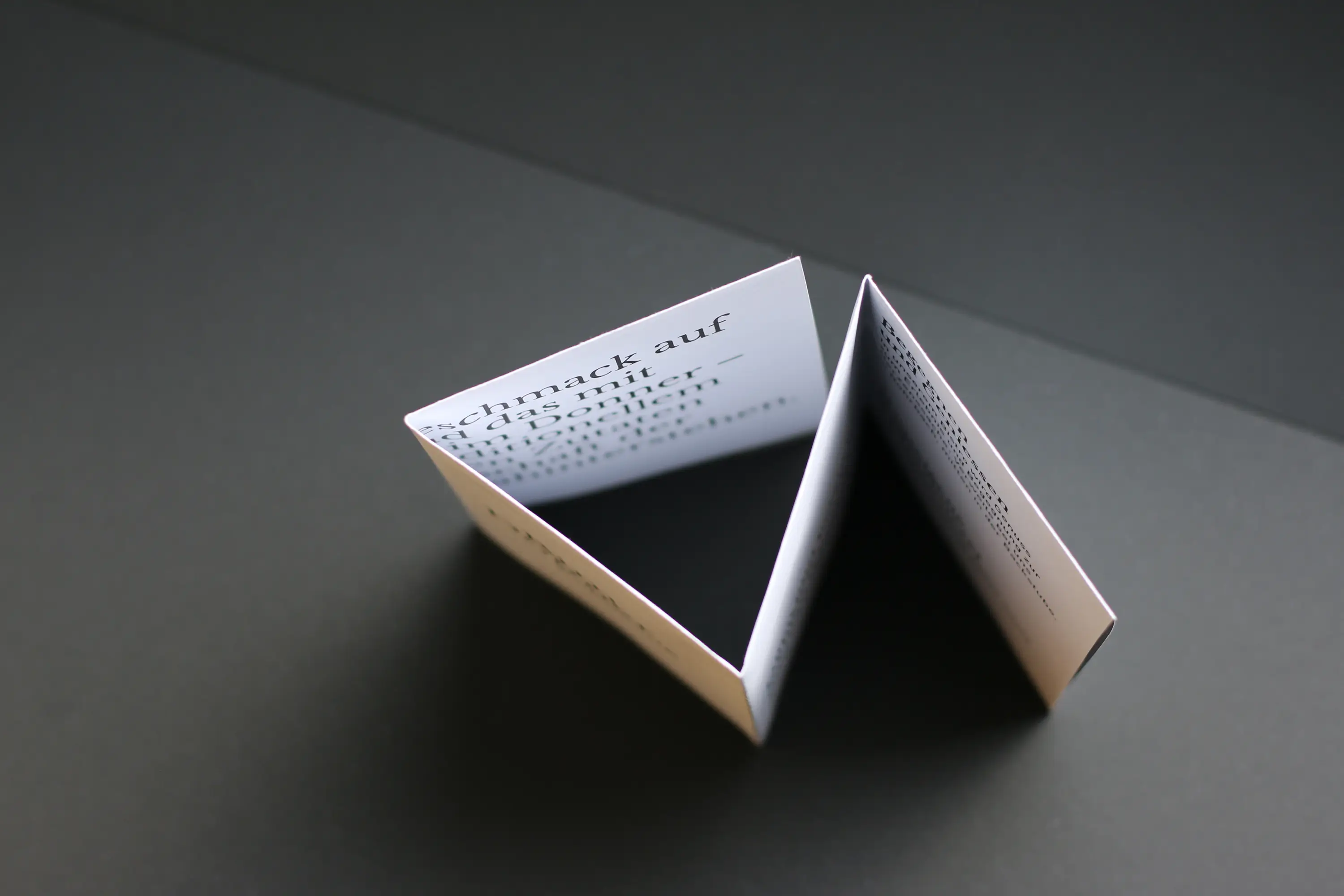 Faltflyer aufgestellt von oben Bio Bäckerei und Kaffeerösterei Bim Donner